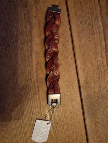 Bruin leren armbandje beschikbaar voor biedingen