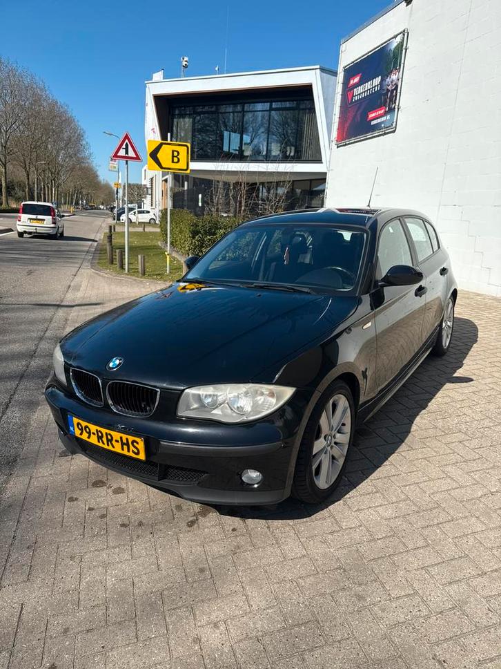 BMW 1-Serie 2.0 118I 2005 Zwart nieuwe APK, Auto's, BMW, Bedrijf, 1-Serie, Benzine, C, Hatchback, Handgeschakeld, Origineel Nederlands