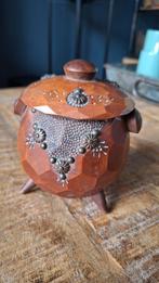 Vintage houten rond deksel pot, met ornamenten, Ophalen of Verzenden