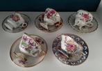 Vijf kop en schotels op voetje met bloemetjes en parelmoer, Huis en Inrichting, Keuken | Servies, Ophalen of Verzenden, Porselein