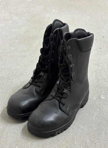 Legerschoenen / Army Boots / Kisten beschikbaar voor biedingen