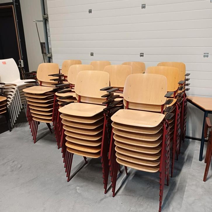 80 x vintage schoolstoelen kerkstoelen partij stoelen, Huis en Inrichting, Stoelen, Gebruikt, Vijf, Zes of meer stoelen, Bruin