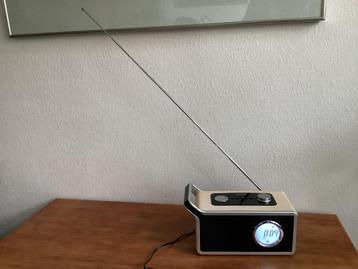 Philips (draagbare) radio+adapter beschikbaar voor biedingen