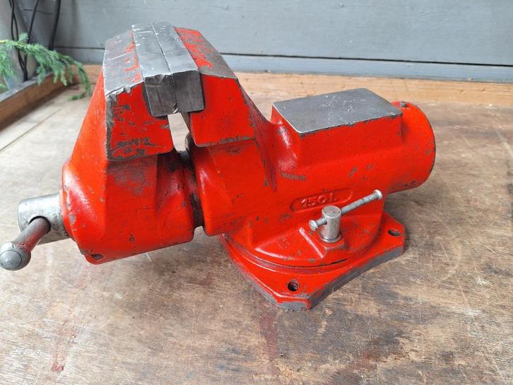 York 150L bankschroef bekbreedte 150mm 30kg, Doe-het-zelf en Verbouw, Gereedschap | Handgereedschap, Gebruikt, Ophalen