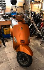 BTC riva scooter 2016 blauw kenteken, Fietsen en Brommers, Snorfietsen en Snorscooters, Zo goed als nieuw, Benzine, Ophalen, Overige merken