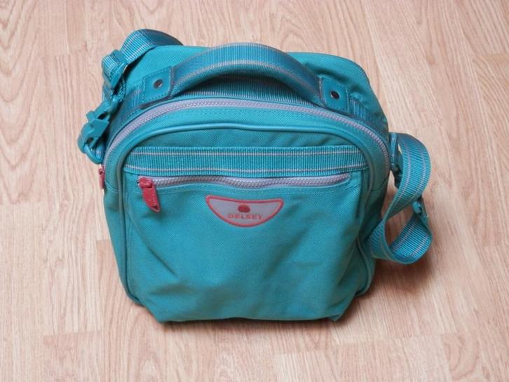 Schooltas Delsey, kleur groen. Nieuwstaat. Afm. 33x28x14 cm, Sieraden, Tassen en Uiterlijk, Tassen | Rugtassen, Zo goed als nieuw
