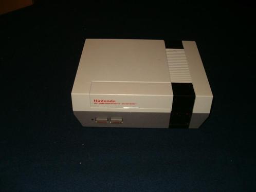 Complete Nintendo met 6 games NR 3., Spelcomputers en Games, Spelcomputers | Nintendo NES, Refurbished, Met 2 controllers, Met games