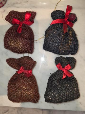  Jute Zakjes met Rode Strik beschikbaar voor biedingen