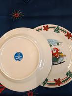 2 Kerstbordjes met Kerstman en Rendier, Huis en Inrichting, Keuken | Servies, Ophalen of Verzenden, Zo goed als nieuw, Bord(en)