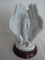 Stenen handen met beeldjes van Maria en Bernadette, Verzamelen, Ophalen of Verzenden, Zo goed als nieuw, Beeld(je), Christendom | Katholiek
