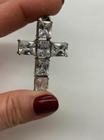 J330 Prachtige zilveren kruis met heldere stenen, Met strass, Ophalen of Verzenden, Zilver, Kruis of Symbool