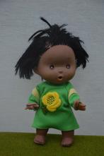 Vintage donkere karakter popje met jurkje uit jaren 70, 16cm, Ophalen of Verzenden, Gebruikt, Pop