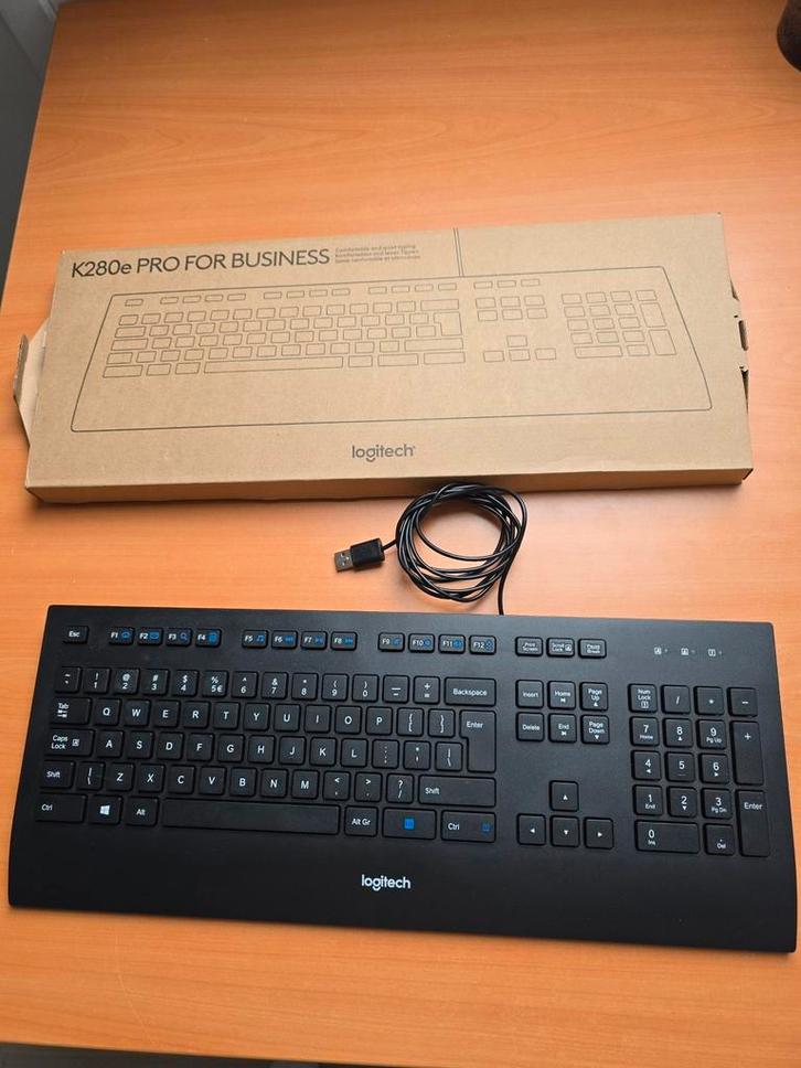 Logitech toetsenbord., Computers en Software, Toetsenborden, Zo goed als nieuw, Ophalen of Verzenden