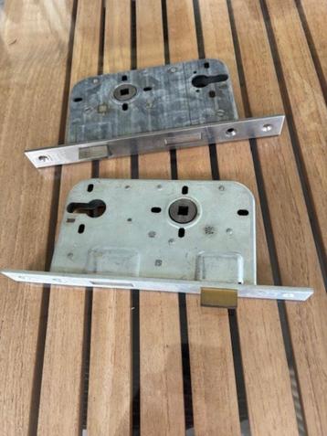 Hang en sluitwerk 3 beschikbaar voor biedingen