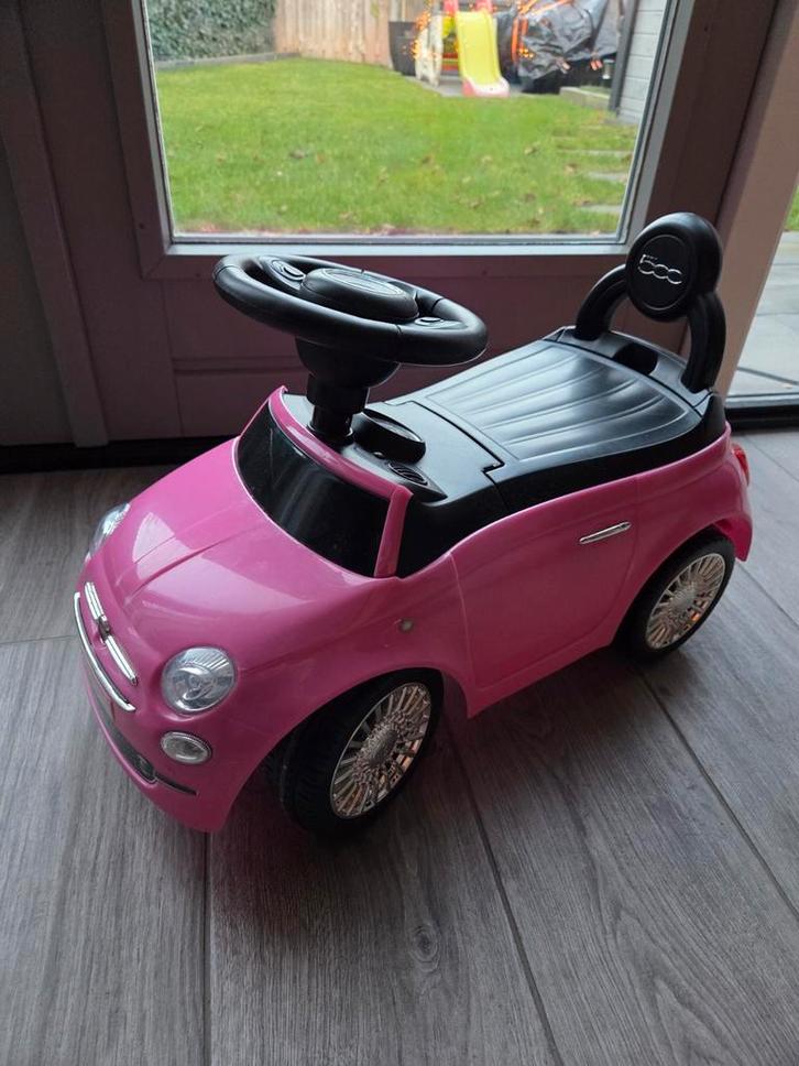 Loopauto Fiat 500 roze, Kinderen en Baby's, Speelgoed | Buiten | Voertuigen en Loopfietsen, Gebruikt, Loopvoertuig, Ophalen