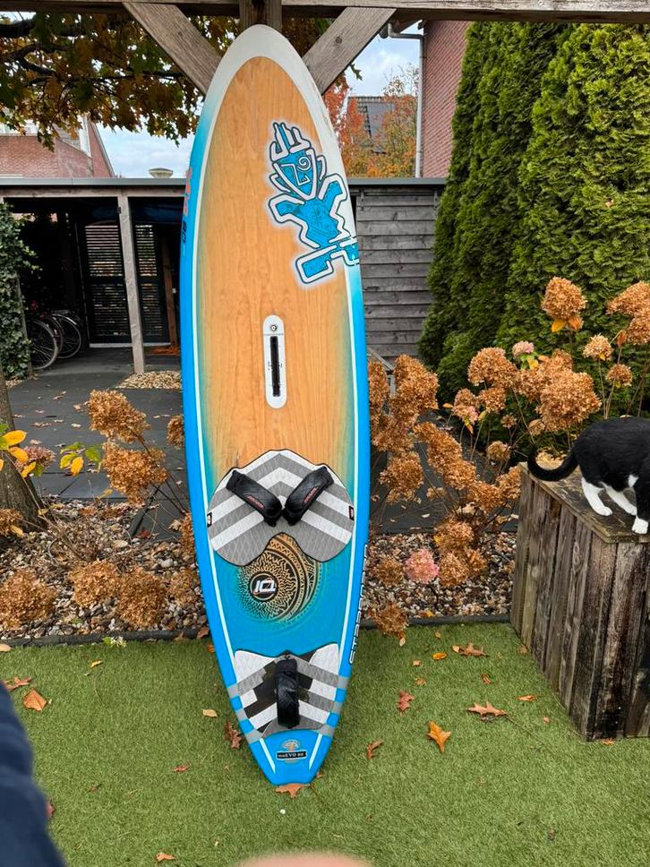 NuEvo 80 liter met ervaring, Watersport en Boten, Windsurfen, Gebruikt, Plank, Minder dan 250 cm, Met vin(nen), Minder dan 5 m²