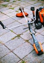 Husqvarna bosmaaier op acu met acu mee geleverd de zwaarste, Tuin en Terras, Ophalen of Verzenden, Zo goed als nieuw, Benzine