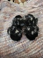 UGG Fluff Yeah Slide - Zwart/Wit - 42, Kleding | Dames, Schoenen, UGG, Zwart, Ophalen of Verzenden, Pantoffels of Sloffen