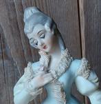 oud stenen beeld: vrouw met mantel-rand van echt kant, Verzamelen, Beelden en Beeldjes, Ophalen of Verzenden, Zo goed als nieuw