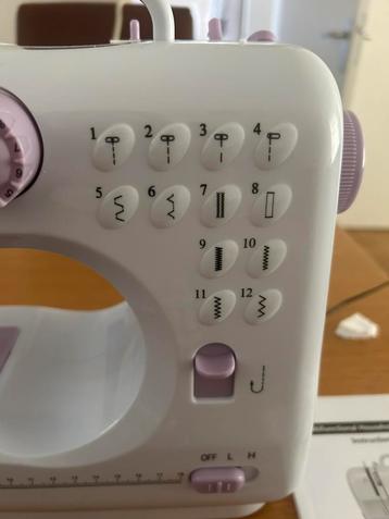 Kindernaaimachine nieuw met 12 steken. beschikbaar voor biedingen
