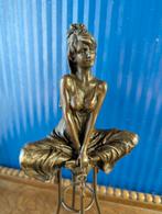Bronzen beeld . Vrouw op de barkruk, Antiek en Kunst, Antiek | Koper en Brons, Ophalen of Verzenden