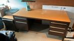 Vintage stalen bureau met houten blad, Huis en Inrichting, Bureaus, Gebruikt, Gispen, Bureau, Bureau