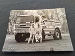 persfoto DAF 95 X2 met team Paris-Dakar 1988 – zwartwit, Ophalen of Verzenden, Zo goed als nieuw, Auto's
