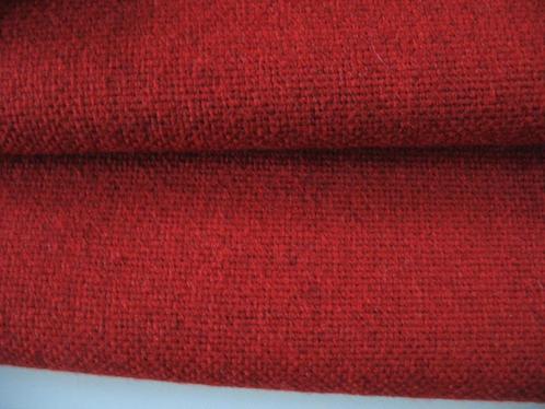 De Ploeg Ploegwool 17; rood-tinten; 2x restant meubelstof, Hobby en Vrije tijd, Stoffen en Lappen, Nieuw, Wol, 120 cm of meer