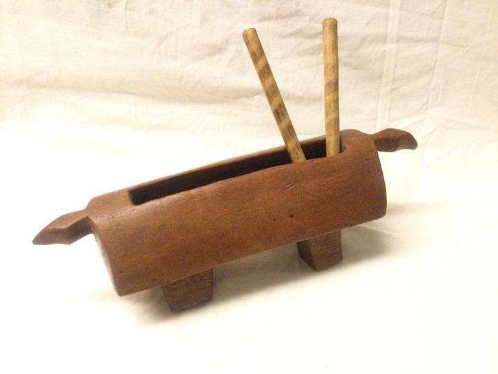 Mooie antieke slit drum spleet drum met stokjes, Muziek en Instrumenten, Percussie, Zo goed als nieuw, Trommel, Ophalen of Verzenden