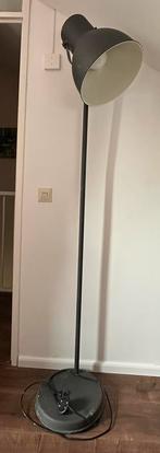 Grijze ikea lamp, Huis en Inrichting, Lampen | Vloerlampen, Ophalen, Gebruikt