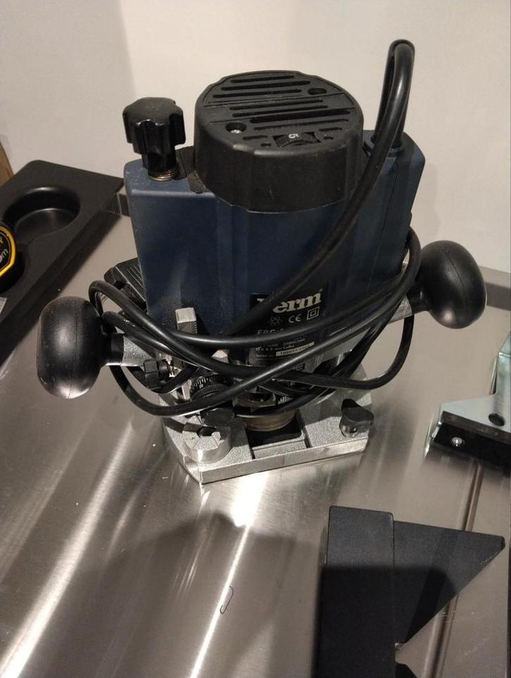 Ferm FBF-1050E Bovenfrees, Doe-het-zelf en Verbouw, Gereedschap | Freesmachines, Gebruikt, Elektrisch, Bovenfrees, Ophalen