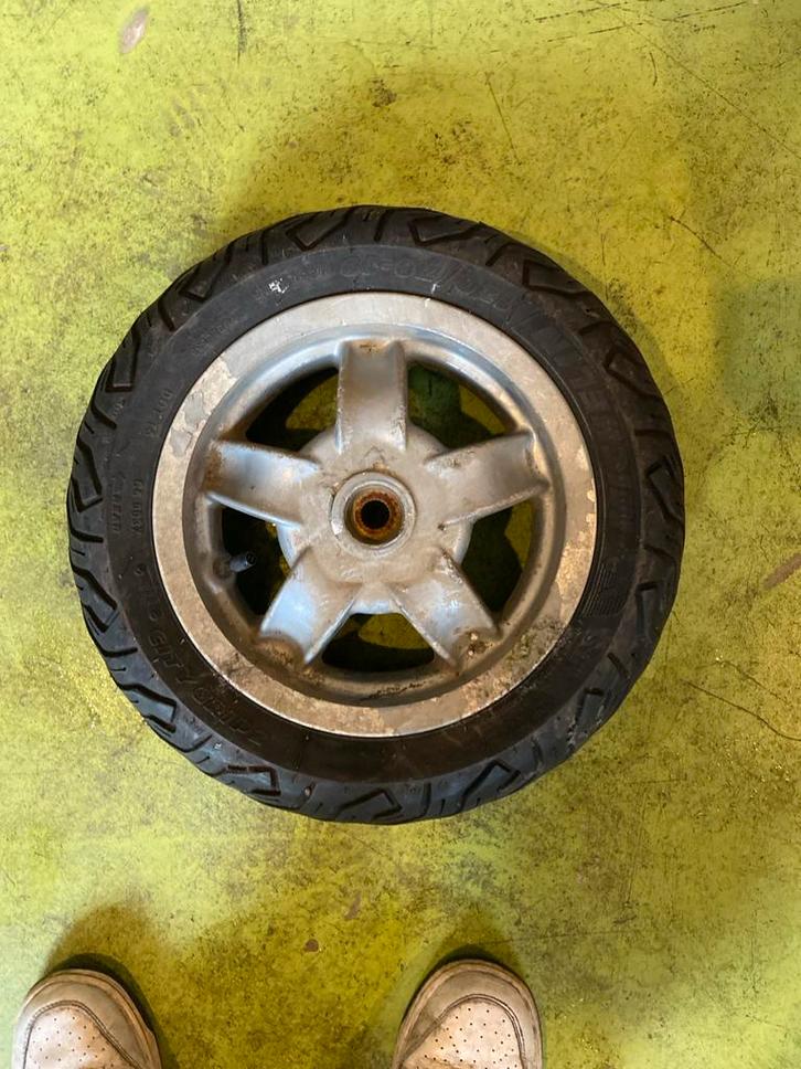 Achterband met velg - Opknapper, Fietsen en Brommers, Brommeronderdelen | Scooters, Gebruikt, Overige merken, Overige typen, Ophalen