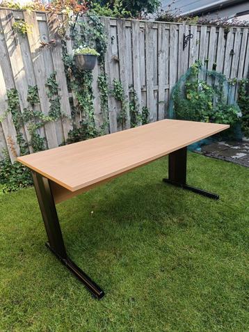 Trendhopper bureau beschikbaar voor biedingen