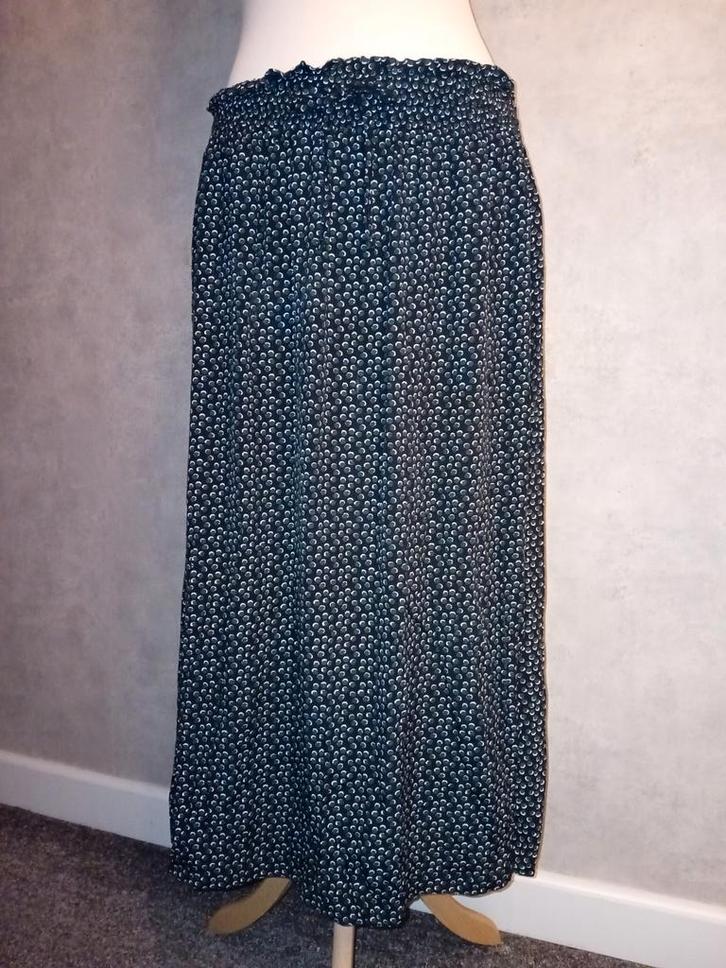 >Leuke rok, Hema! z.g.a.n., Kleding | Dames, Rokken, Zo goed als nieuw, Maat 46/48 (XL) of groter, Zwart, Onder de knie, Ophalen of Verzenden