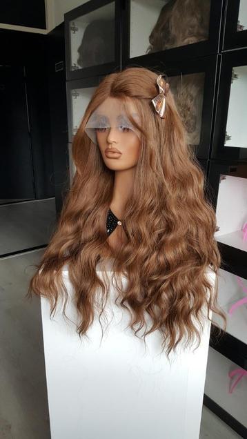 UITVERKOOP! Basic Lace Pruik: Licht bruin, krul beschikbaar voor biedingen