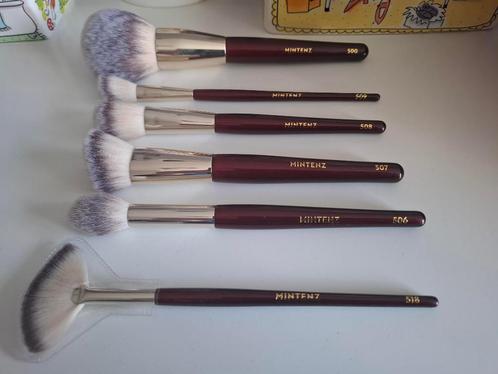 Burgundy Red kwastenset Mintenz zgan, Sieraden, Tassen en Uiterlijk, Uiterlijk | Cosmetica en Make-up, Zo goed als nieuw, Toebehoren