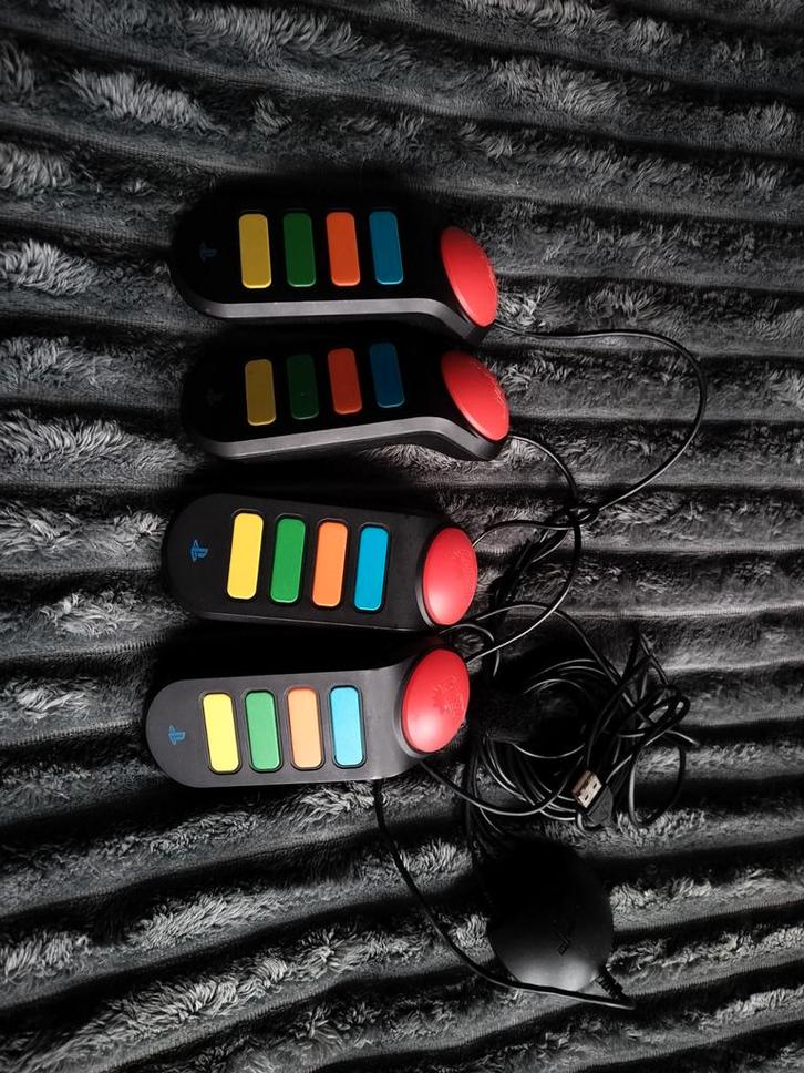 Buzz Controllers PS3/PS2 - Complete Set!, Spelcomputers en Games, Games | Sony PlayStation 3, Ophalen of Verzenden