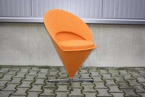 Cone Chair | Vitra | Ontwerp Verner Panton 1958, Huis en Inrichting, Fauteuils, Zo goed als nieuw, Metaal, Stof, 50 tot 75 cm