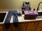 Cap, broek, bodyprotector en koffer met verzorgingsspullen, Ophalen, Kinderen, Overige soorten, Zo goed als nieuw