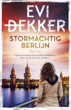 Stormachtig Berlijn - Evi Dekker, Ophalen of Verzenden, Nieuw, Evi Dekker, Nederland