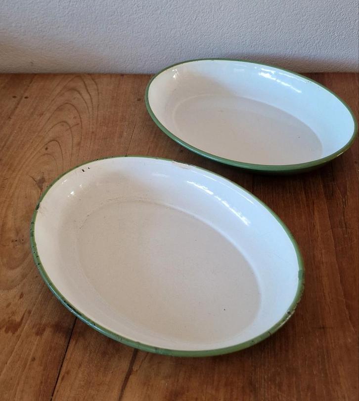 Twee Reseda Groene Emaille Schalen, Antiek en Kunst, Antiek | Emaille, Ophalen of Verzenden