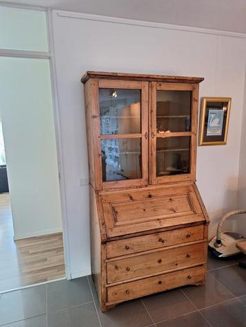 Antieke boekenkast  beschikbaar voor biedingen