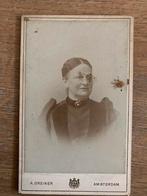 CDV vrouw gemaakt door A Greiner Amsterdam, Gebruikt, Foto, Klederdracht, Ophalen of Verzenden