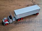 Hot Wheels 2007 Truckin' Transporters Semi Stunt Ramp grijs, Hobby en Vrije tijd, Modelauto's | Overige schalen, Ophalen of Verzenden