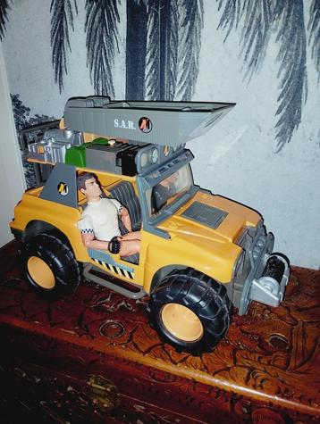 Actionman poppen incl. een grote Jeep en accessoires 14 st  beschikbaar voor biedingen