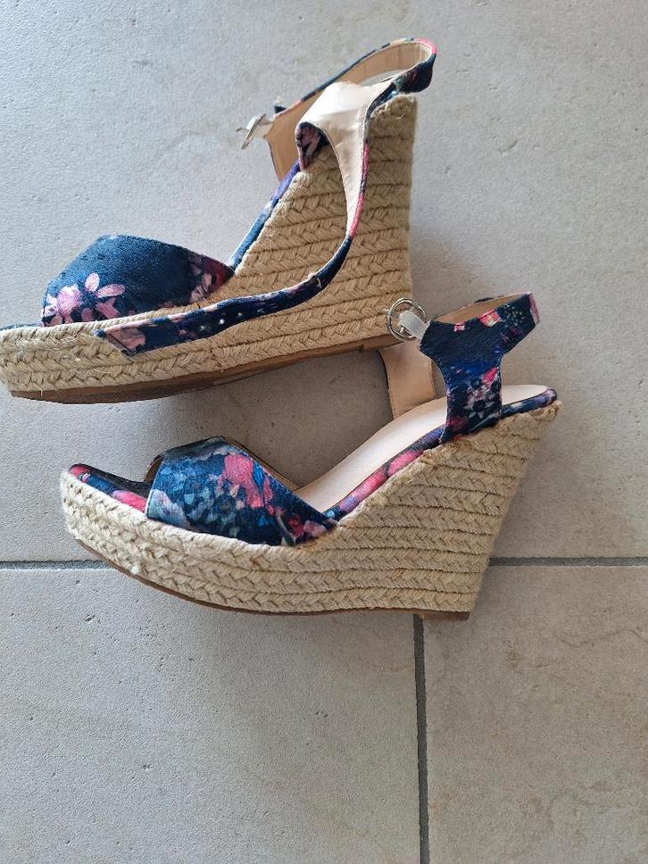 schoenen met sleehak, Kleding | Dames, Schoenen, Zo goed als nieuw, Schoenen met lage hakken, Overige kleuren, Ophalen of Verzenden