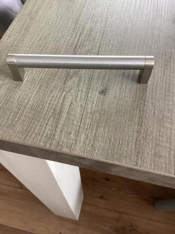 Kastdeur greepjes beschikbaar voor biedingen