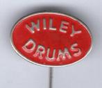 Wiley drums rood op zilverkleurig speldje ( V_080 ), Verzamelen, Speldjes, Pins en Buttons, Verzenden, Zo goed als nieuw, Merk