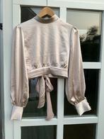 Beige, satijnen top met lange mouwen van NA-KD, maat 36, Beige, Ophalen of Verzenden, Zo goed als nieuw, Lange mouw