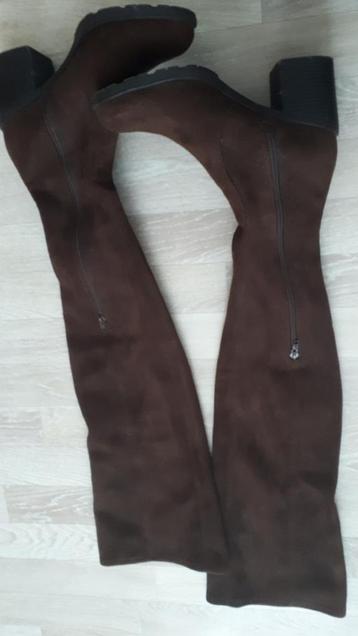 Lange over de knie laarzen bruin  beschikbaar voor biedingen